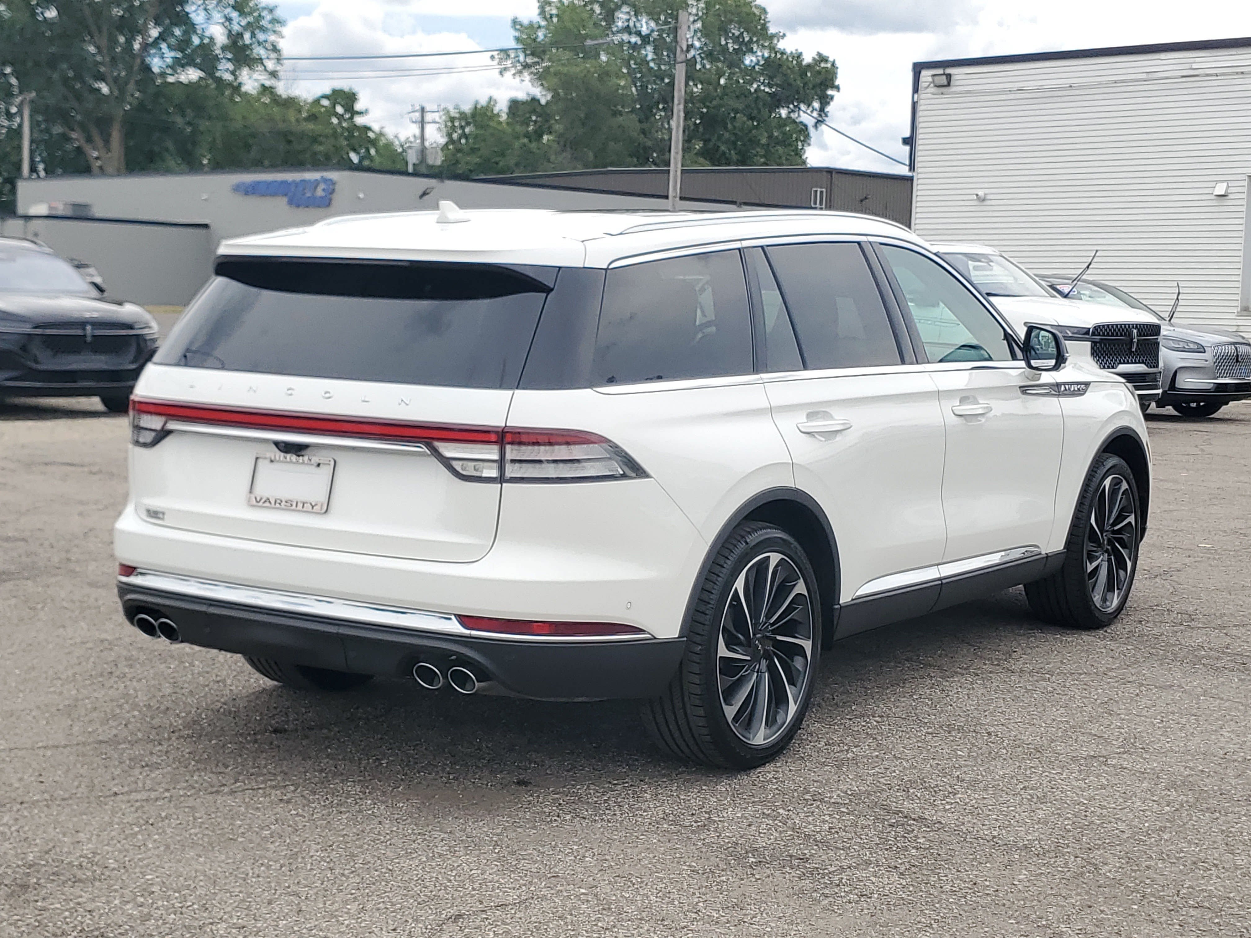 Used 2024 Lincoln Aviator Reserve w/ Equipment Group 201A AWD/4WD image 6