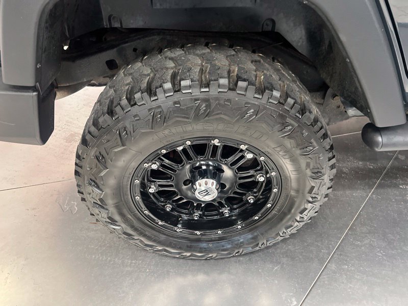 Used 2017 Jeep Wrangler Unlimited Sport w/ Mopar Black Appearance Group AWD/4WD image 9