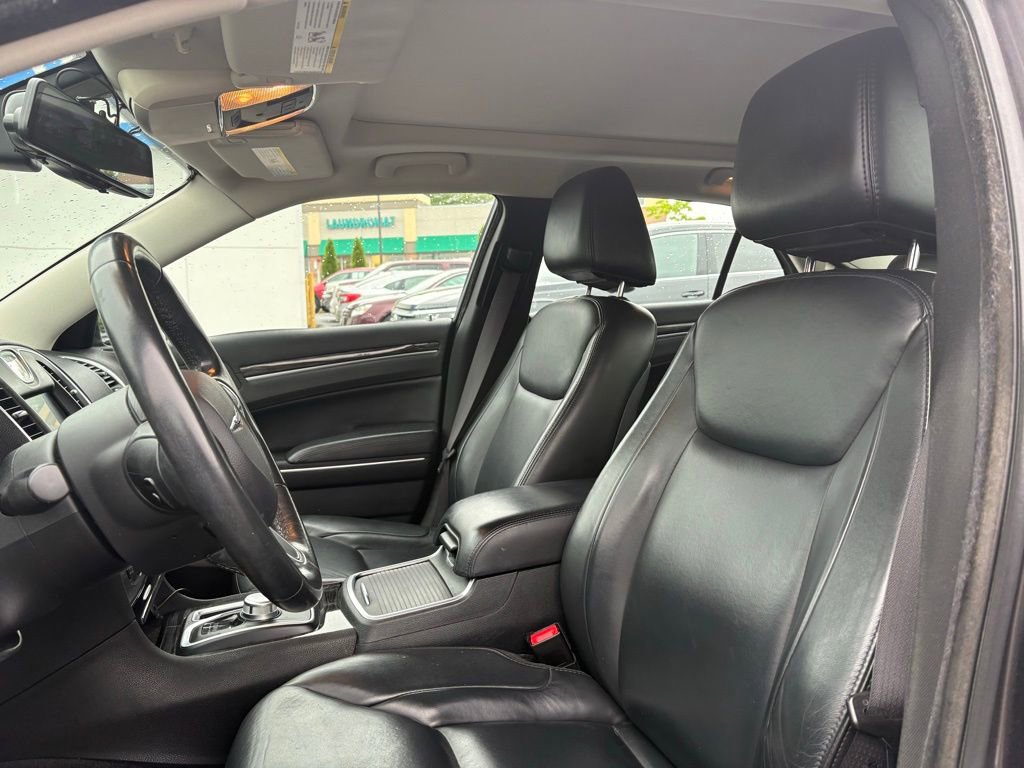Used 2016 Chrysler 300 Limited RWD image 6