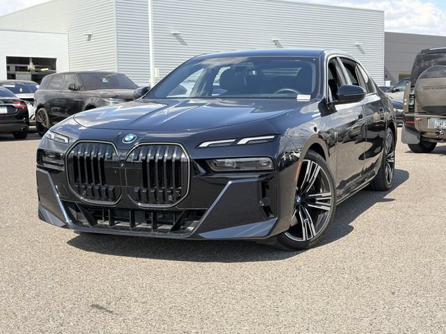 Used 2025 BMW 750e xDrive AWD/4WD image 3