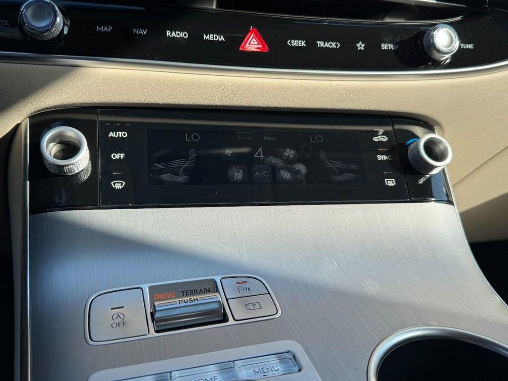 New 2026 Genesis GV70 2.5T Select image 15