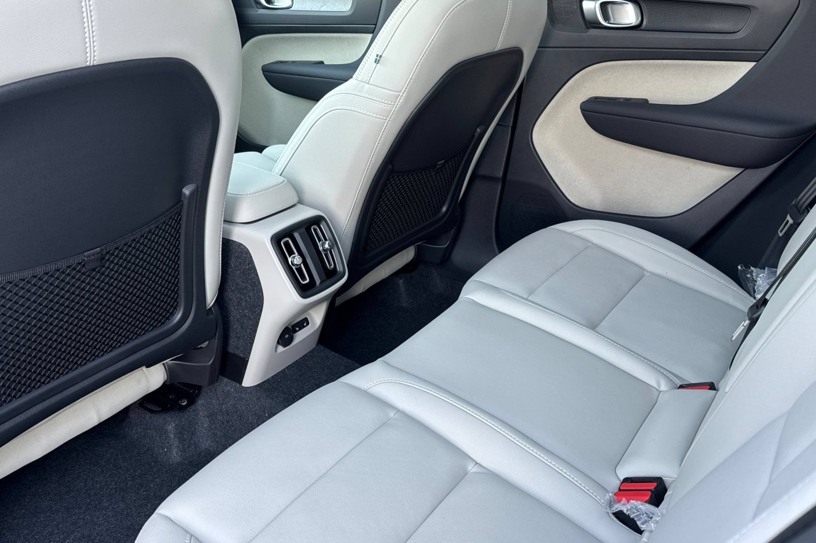 New 2026 Volvo XC40 B5 Plus w/ Protection Package Premier AWD/4WD image 12