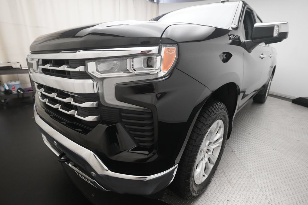 Used 2023 Chevrolet Silverado 1500 LTZ w/ LTZ Premium Package AWD/4WD image 21