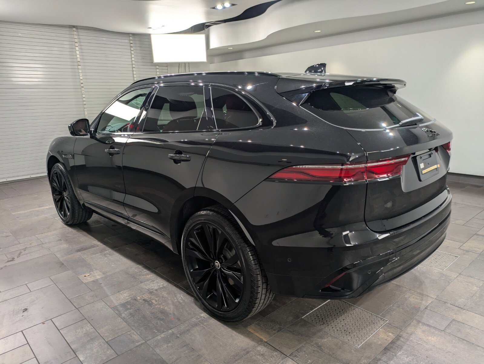 New 2026 Jaguar F-PACE R-Dynamic S image 4