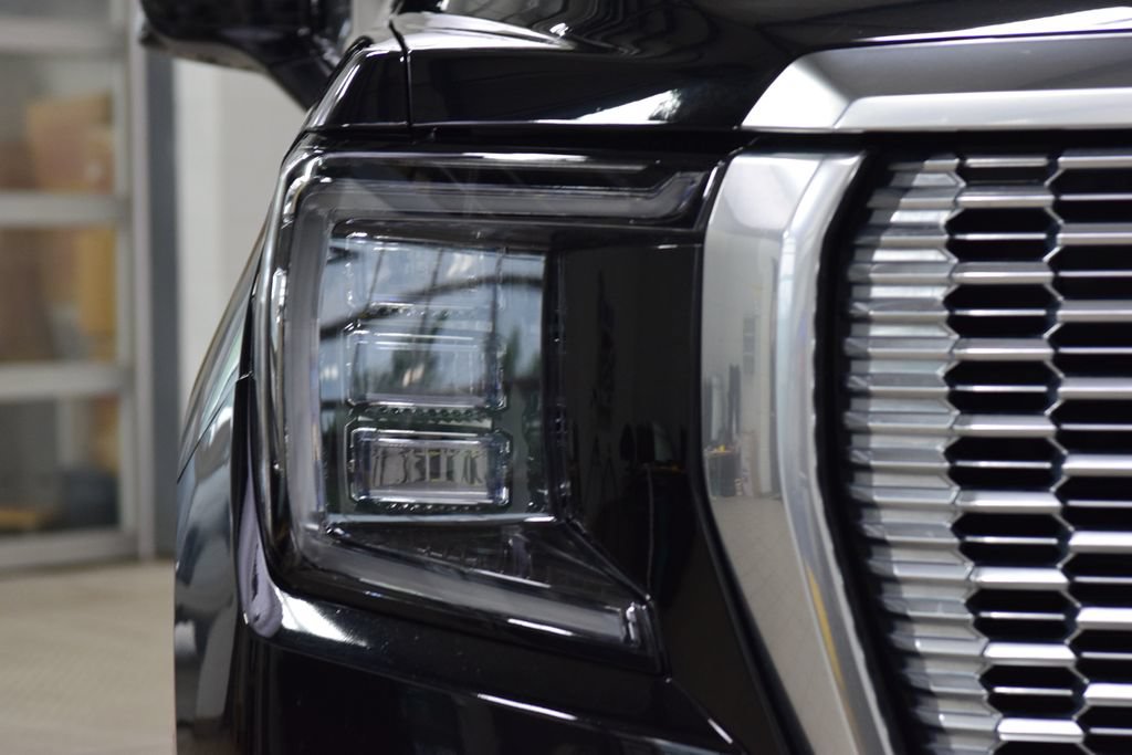 Used 2024 GMC Yukon XL Denali AWD/4WD image 12
