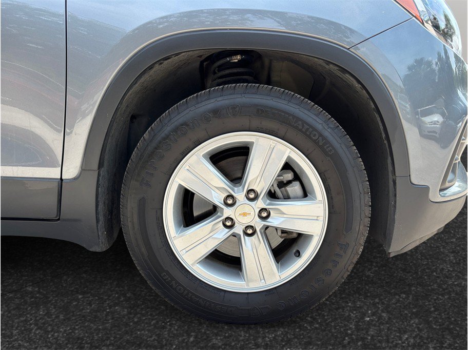 Used 2020 Chevrolet Trax LS w/ Tint and Cruise Package FWD image 11