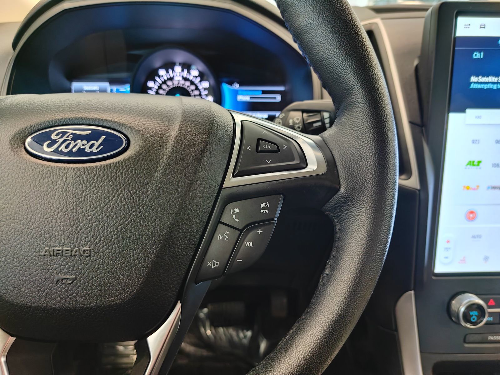 Used 2024 Ford Edge SEL image 12