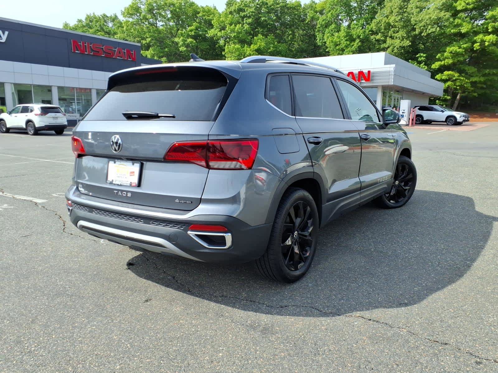 Used 2022 Volkswagen Taos SE w/ Panoramic Sunroof Package AWD/4WD image 5