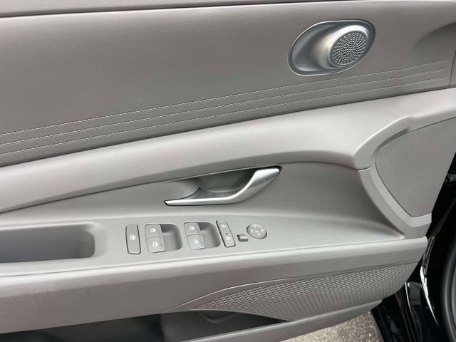Used 2023 Hyundai Elantra SEL FWD image 16