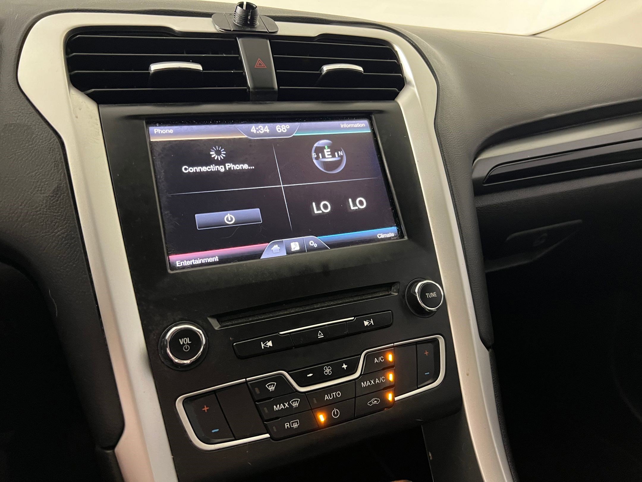 Used 2016 Ford Fusion SE image 26