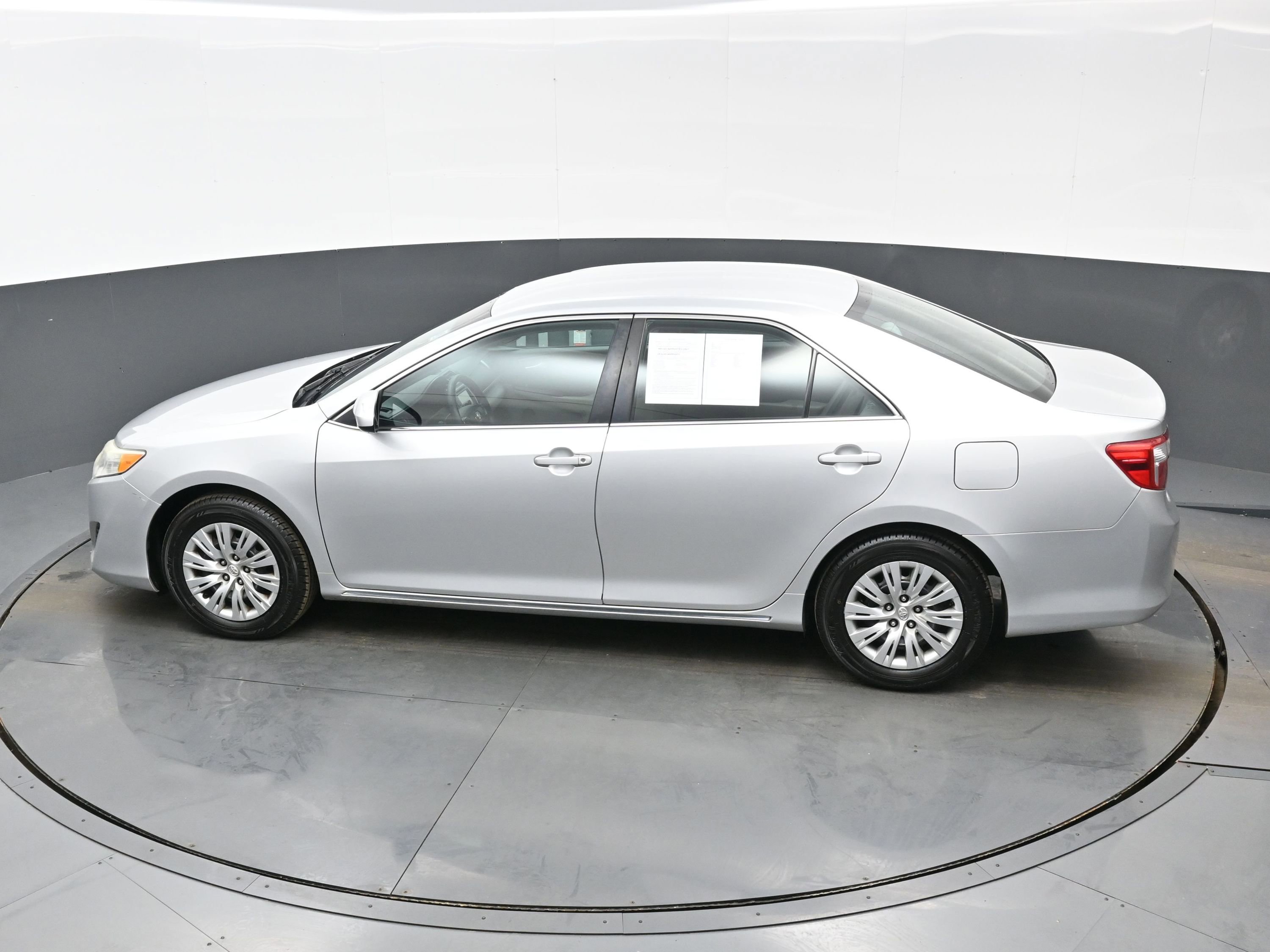 Used 2013 Toyota Camry LE image 30