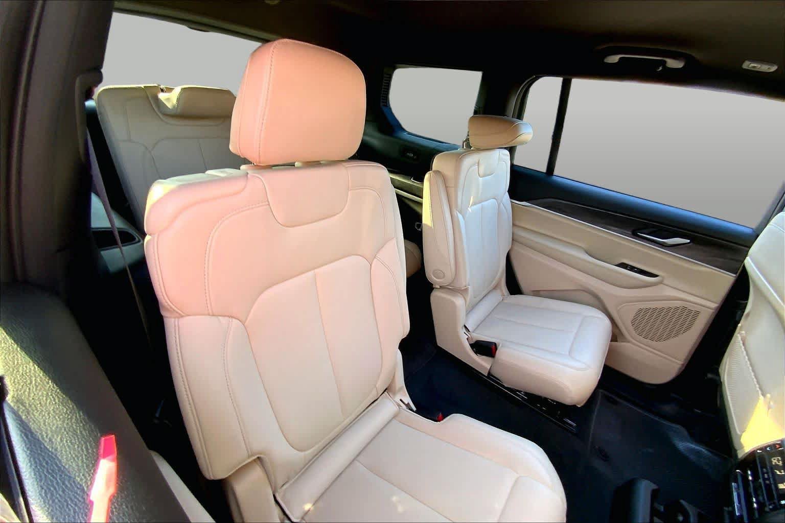 Used 2025 Jeep Grand Cherokee L Limited RWD image 19