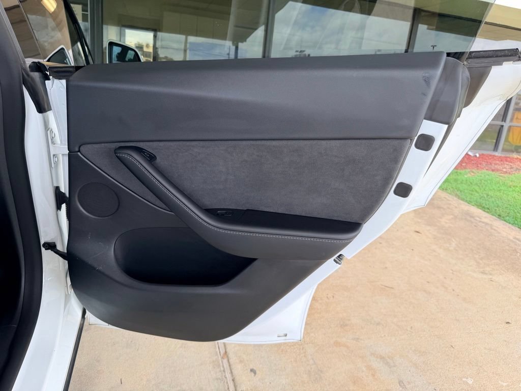 Used 2021 Tesla Model Y Long Range AWD/4WD image 31