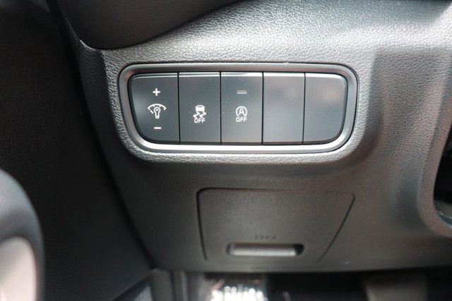 Used 2025 Kia Soul LX w/ LX Technology Package FWD image 24