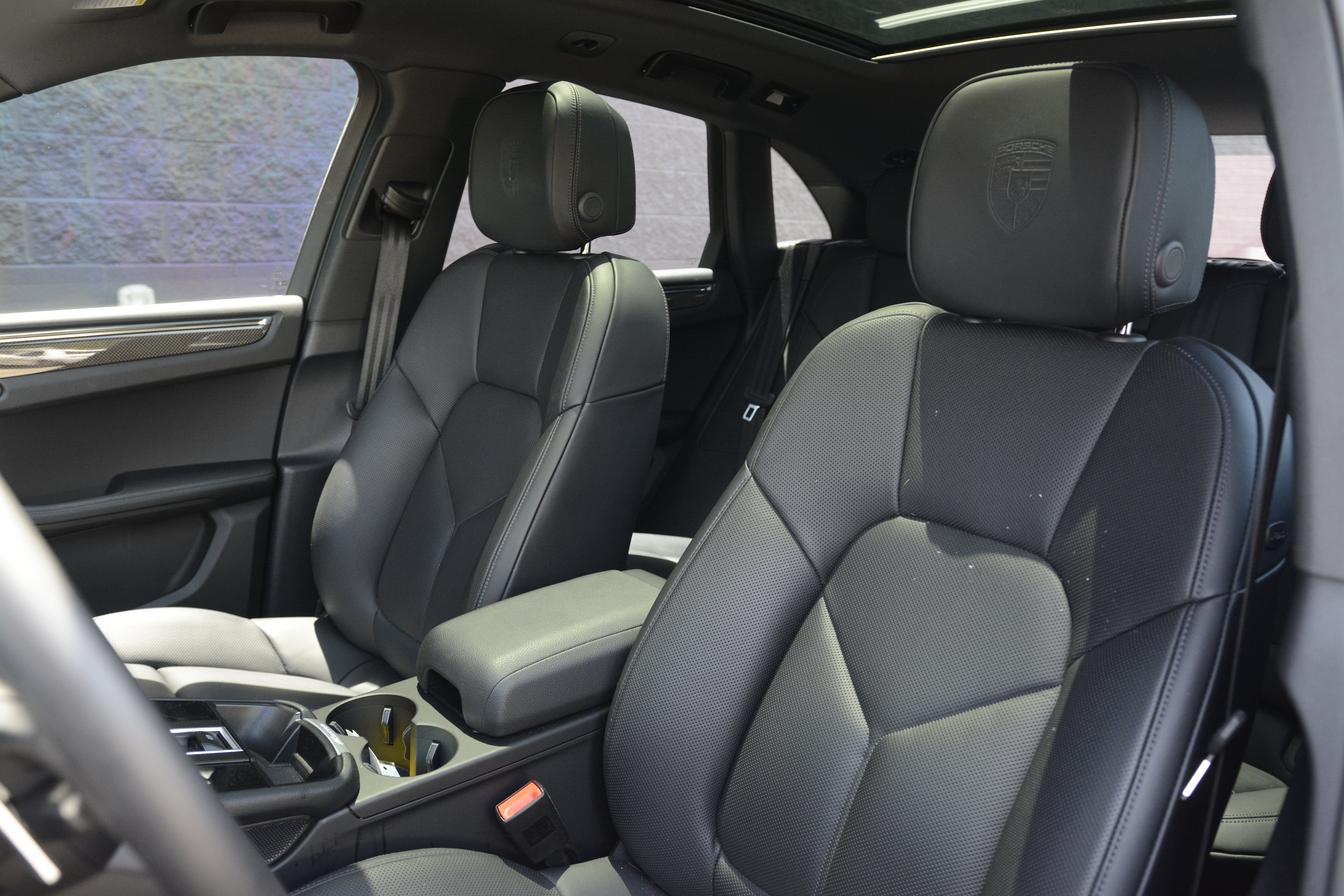 Certified 2026 Porsche Macan AWD/4WD image 5