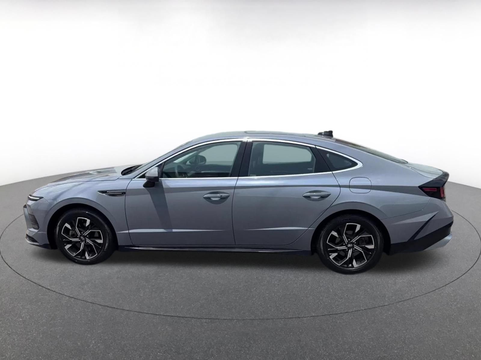 Used 2025 Hyundai Sonata SEL FWD image 9