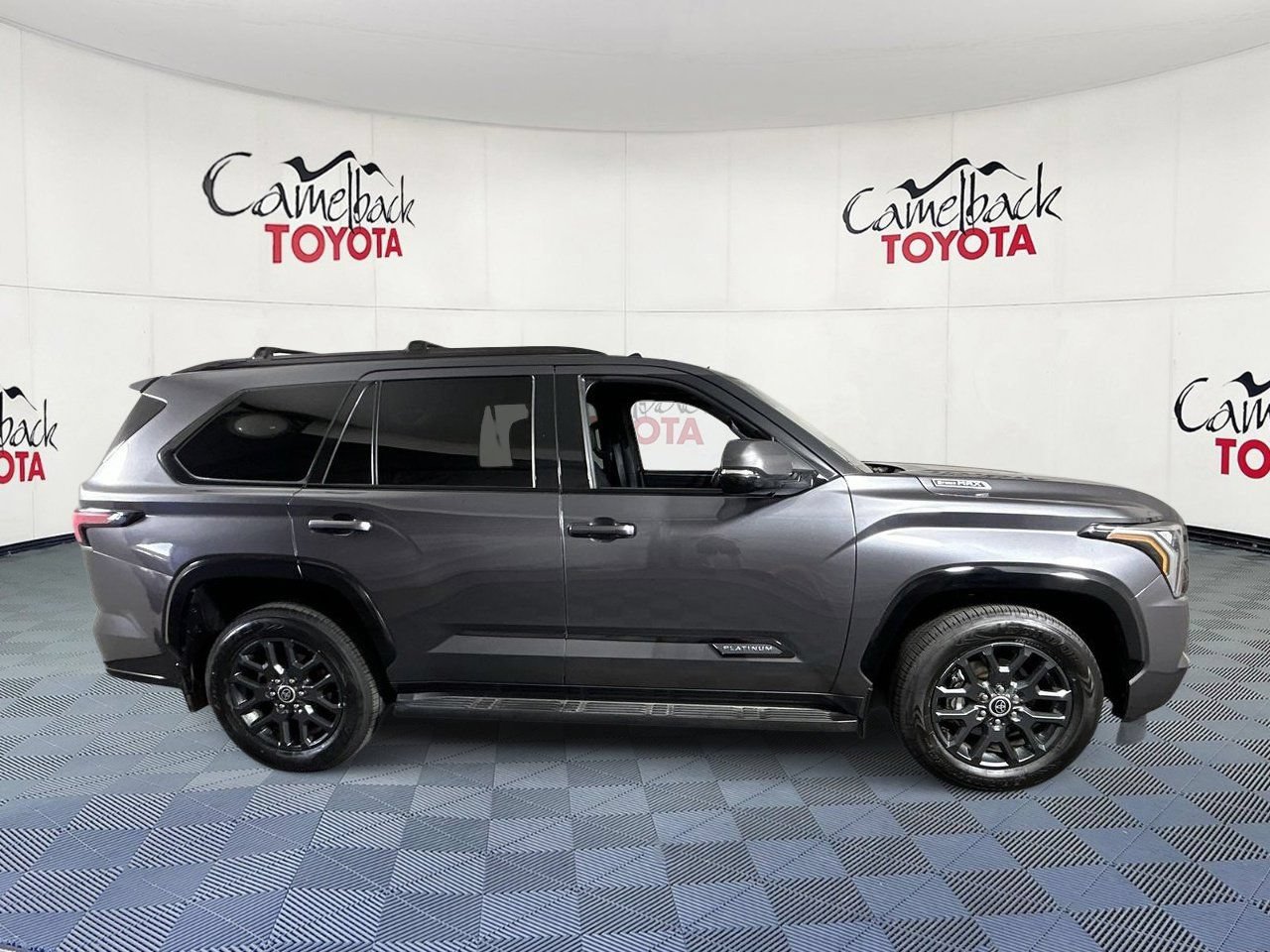Used 2023 Toyota Sequoia Platinum AWD/4WD image 8