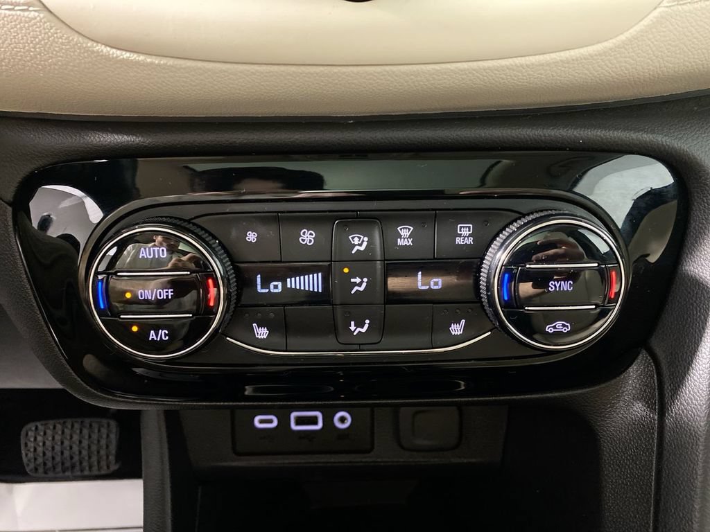 Certified 2023 Buick Encore GX Essence w/ Experience Buick Package FWD image 18