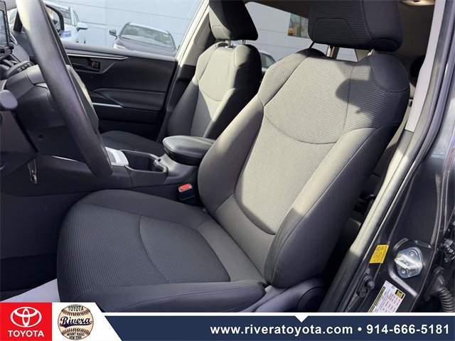 Used 2022 Toyota RAV4 LE image 11