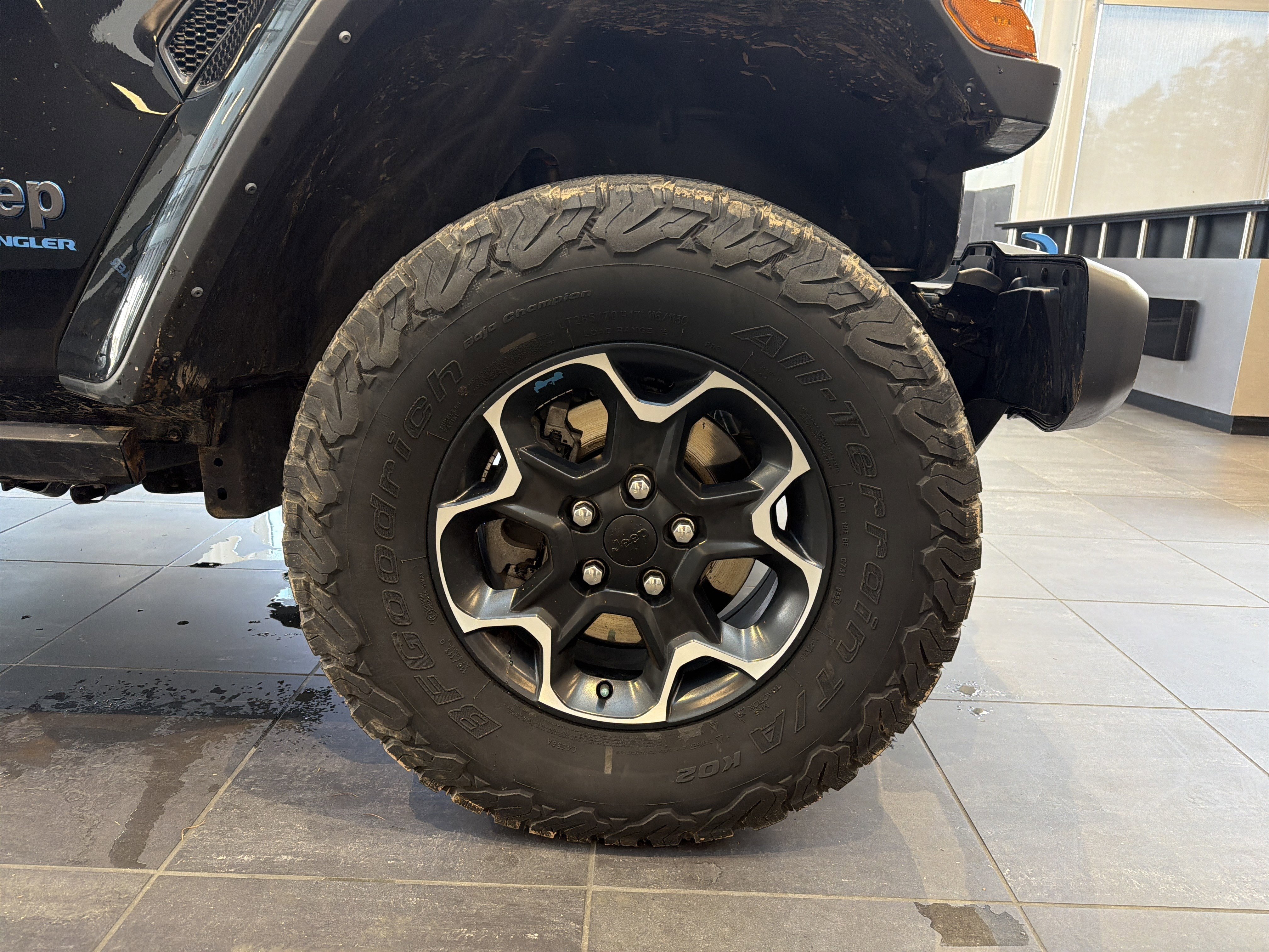 Used 2023 Jeep Wrangler Unlimited Rubicon 4xe w/ Cold Weather Group AWD/4WD image 12