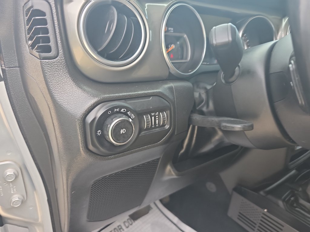 Used 2022 Jeep Wrangler Unlimited Sahara AWD/4WD image 12