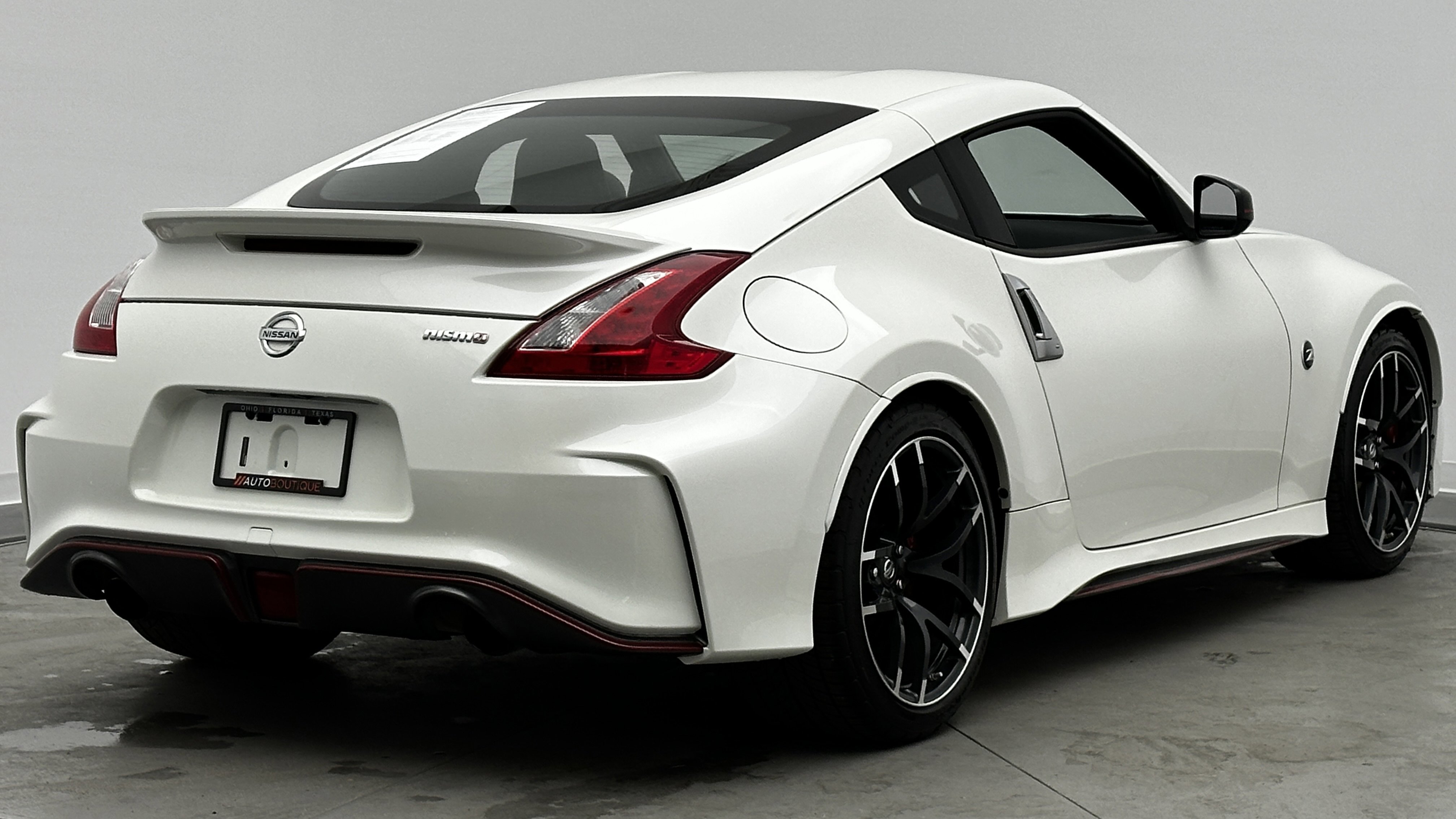 Used 2017 Nissan 370Z NISMO image 8