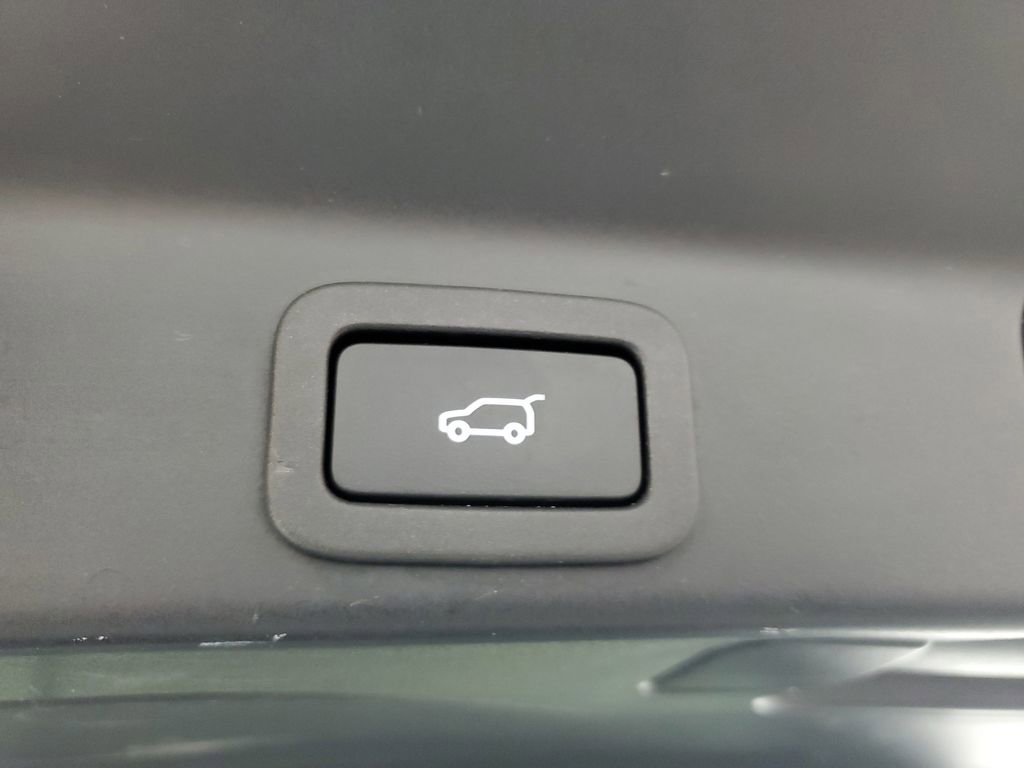 Used 2018 Jaguar F-PACE R-Sport image 10