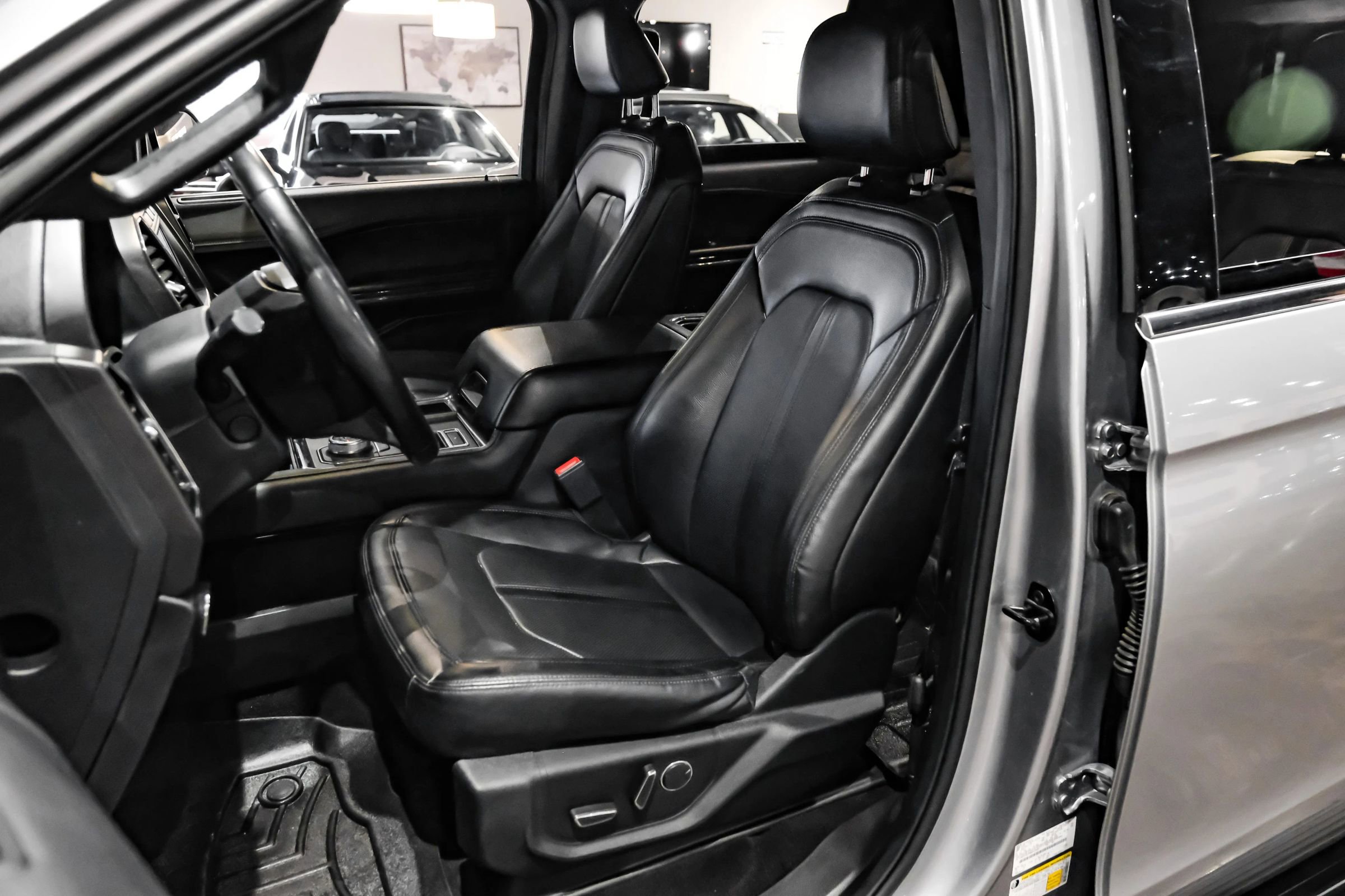 Used 2021 Ford Expedition Limited image 26