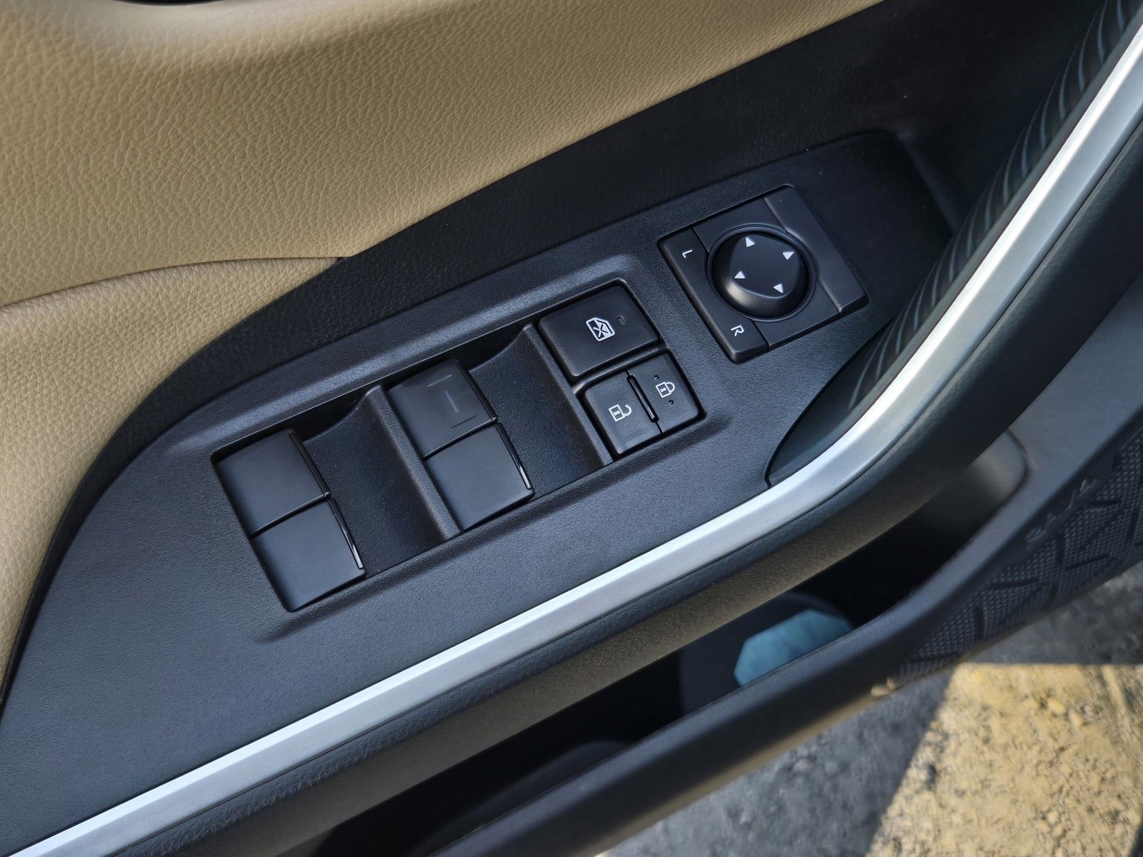 Certified 2025 Toyota RAV4 LE image 10