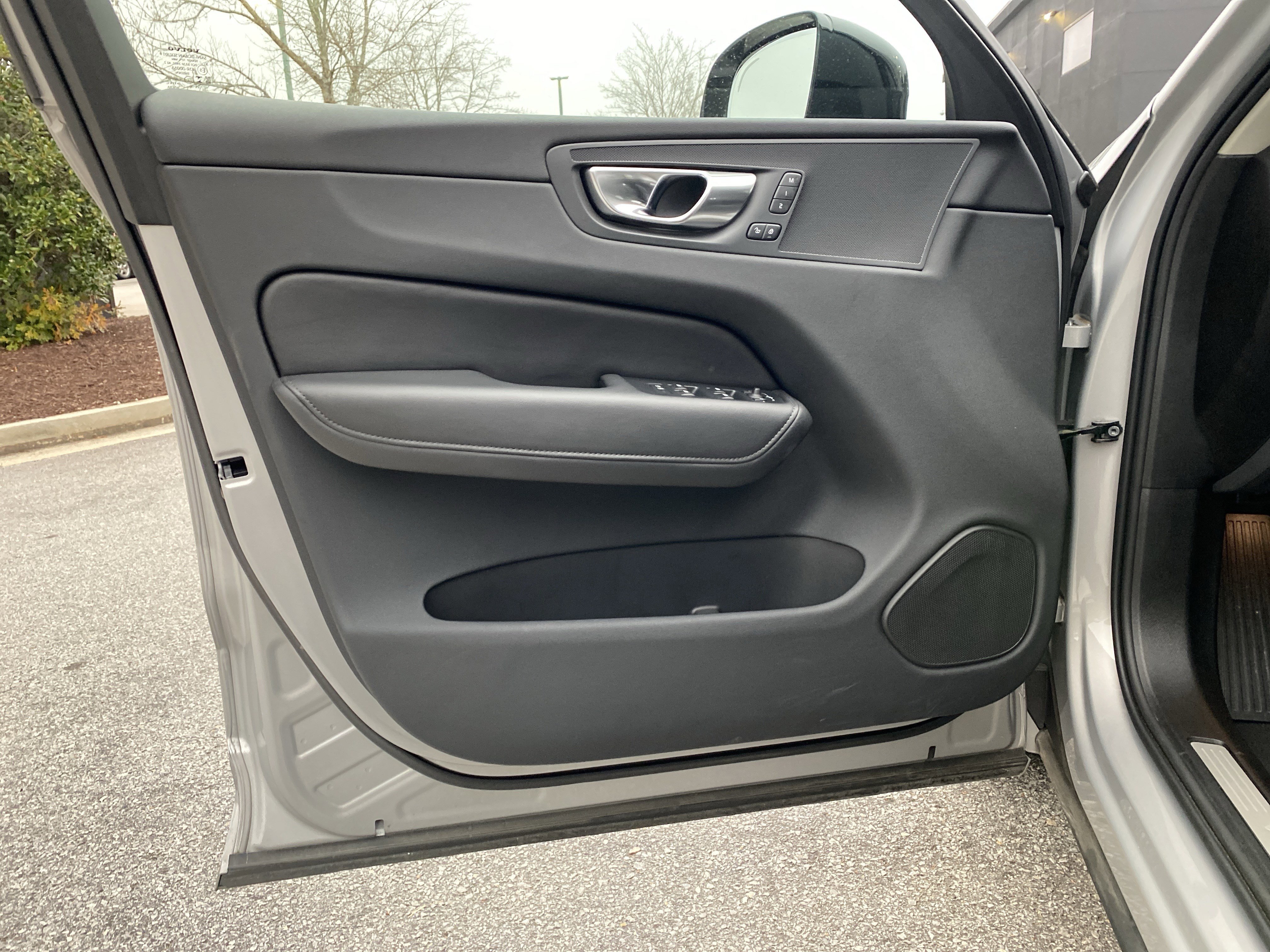 Used 2025 Volvo XC60 B5 Plus image 21