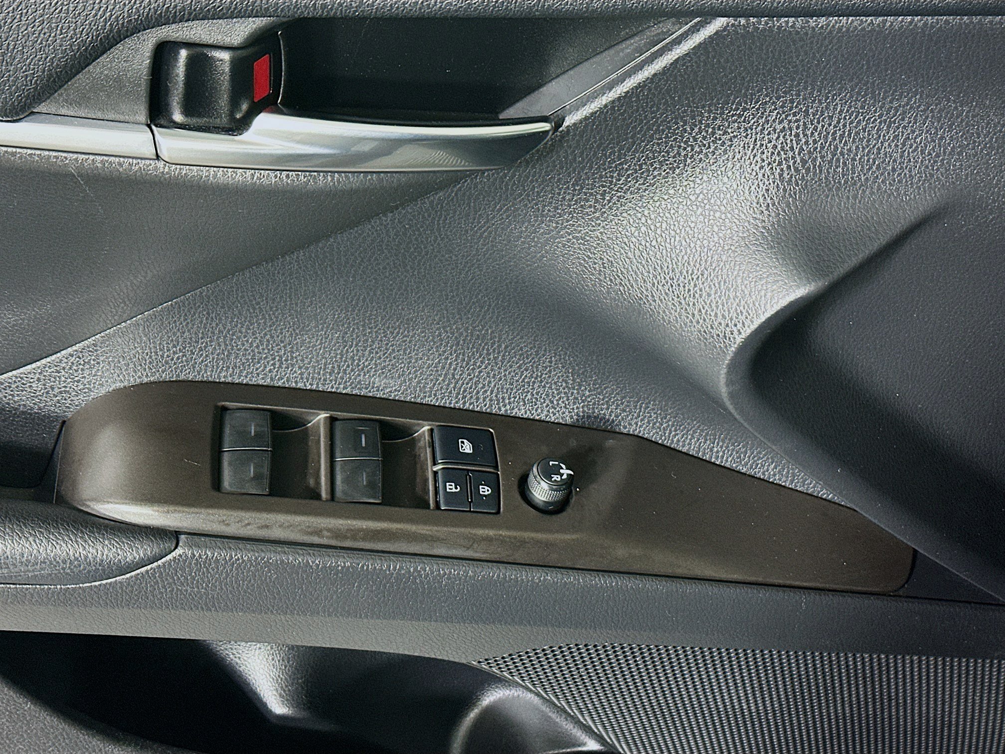 Used 2022 Toyota Camry LE FWD image 14