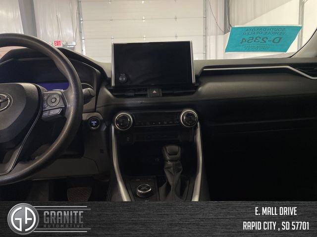 Used 2024 Toyota RAV4 XLE AWD/4WD image 21