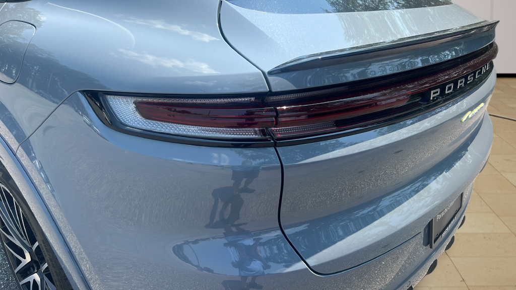 New 2026 Porsche Cayenne E-Hybrid Coupe AWD/4WD image 12