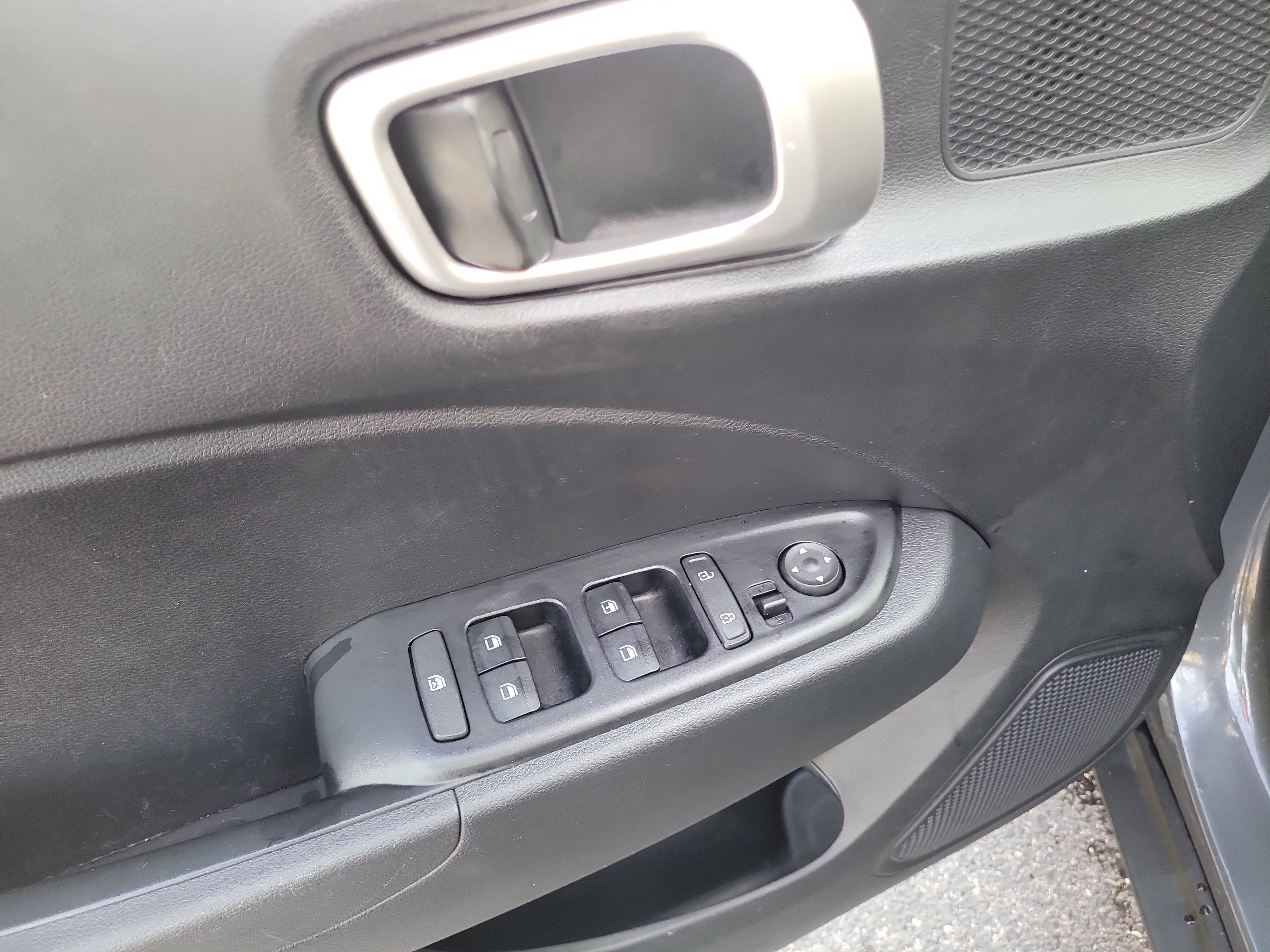 Used 2025 Hyundai Venue SE FWD image 17