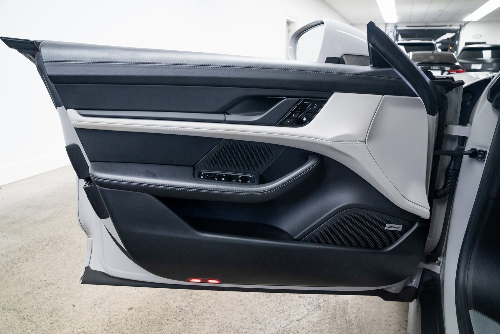 Used 2021 Porsche Taycan 4S w/ Premium Package image 16