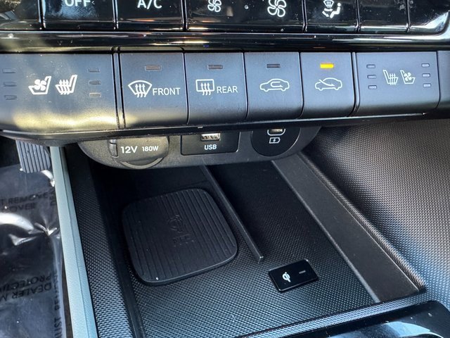 Used 2024 Hyundai Elantra Limited image 27