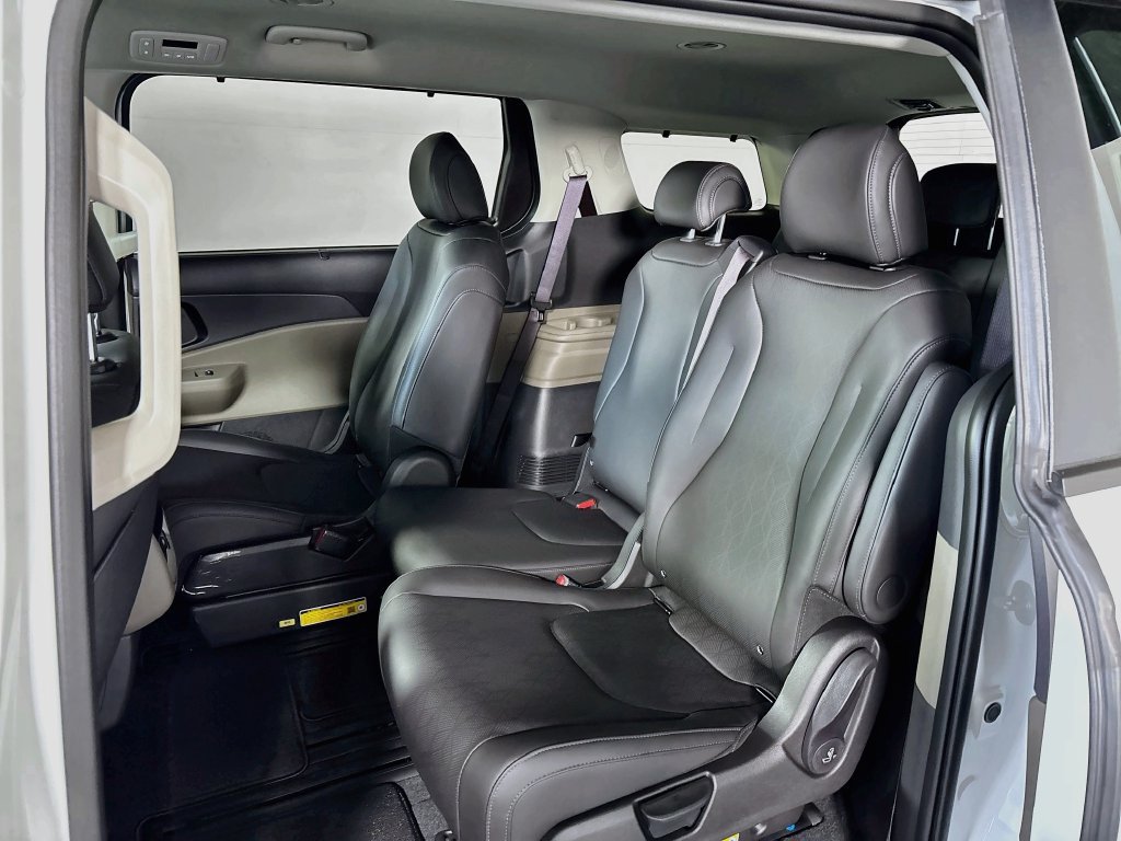 New 2027 Kia Carnival EX FWD image 19