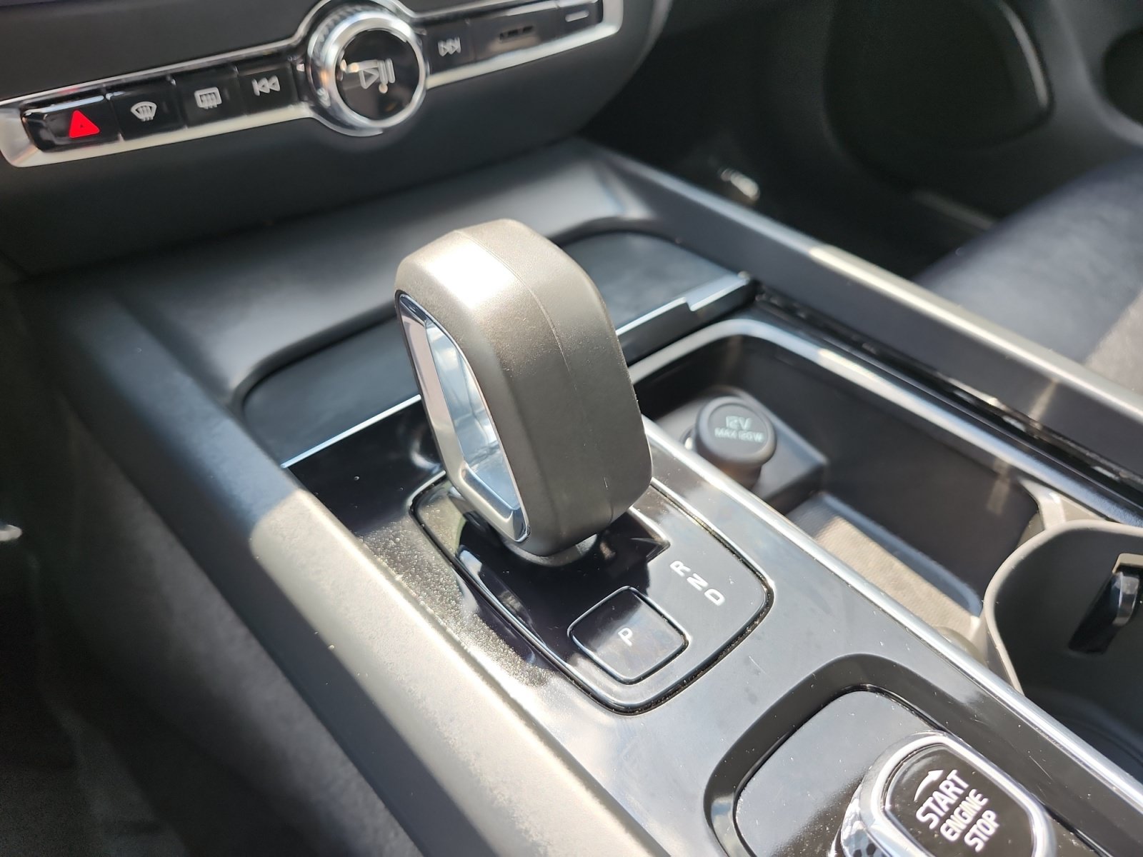 Used 2024 Volvo S60 B5 Core FWD image 24