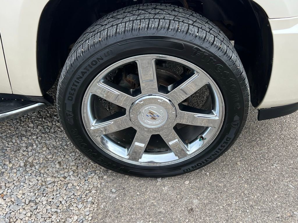 Used 2010 Cadillac Escalade Luxury image 10