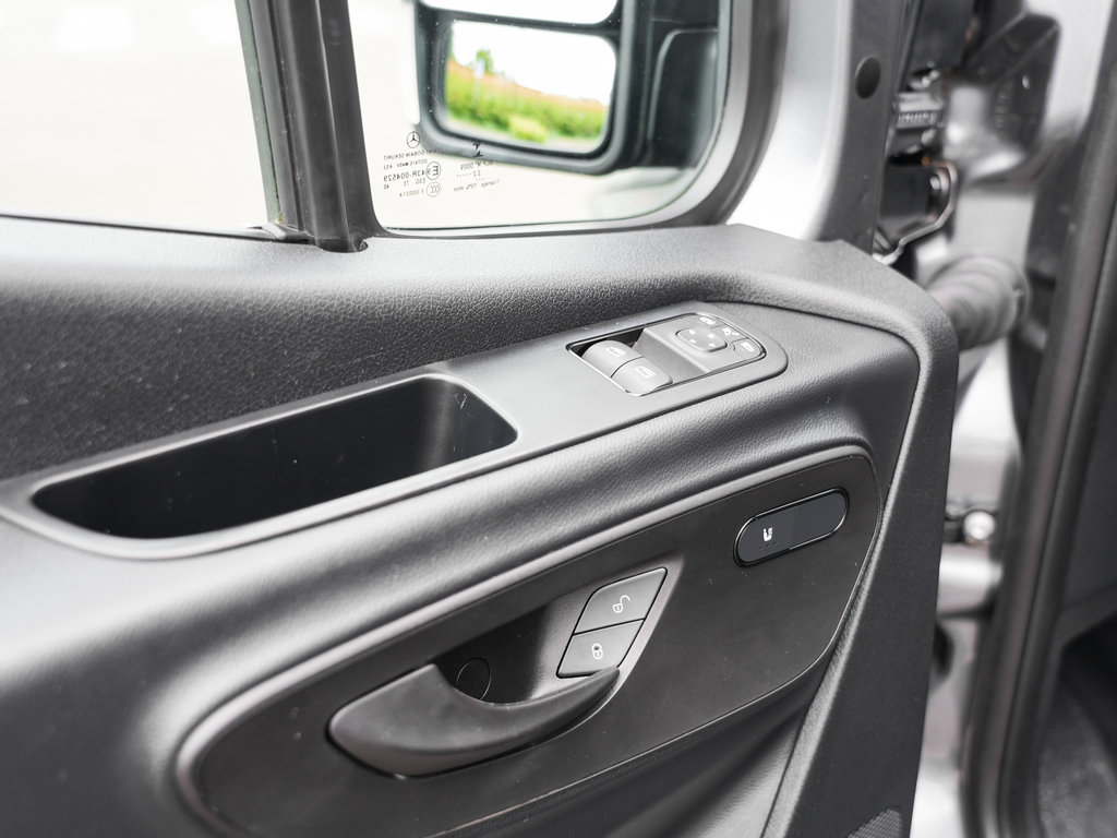 Used 2022 Mercedes-Benz Sprinter 2500 image 12