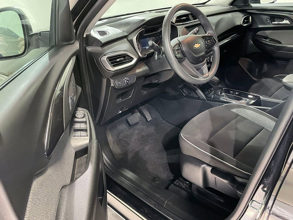 Used 2023 Chevrolet TrailBlazer LS FWD image 17