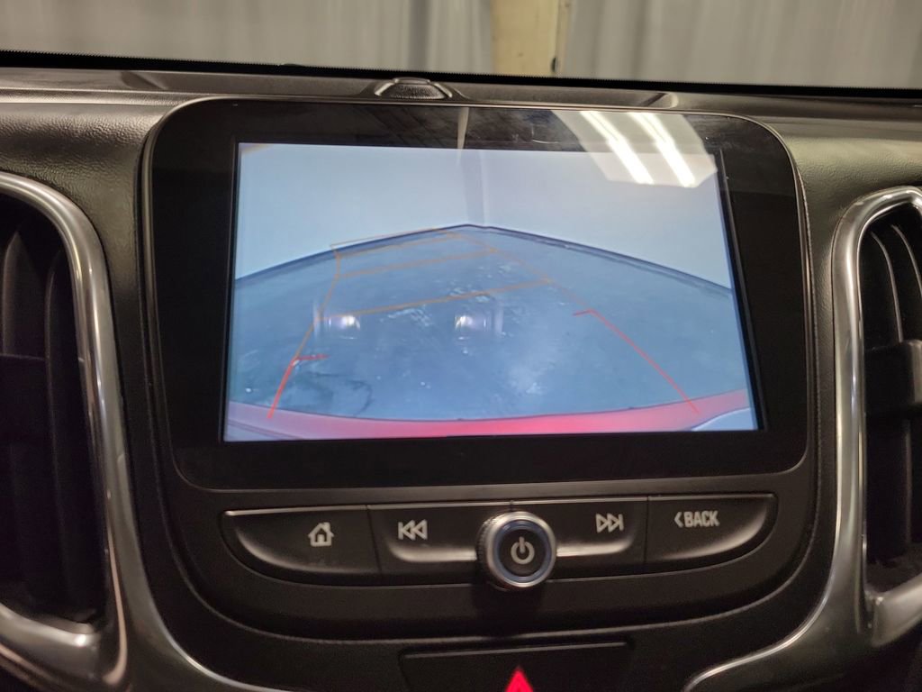 Used 2018 Chevrolet Equinox LT w/ Sun & Infotainment Package image 16