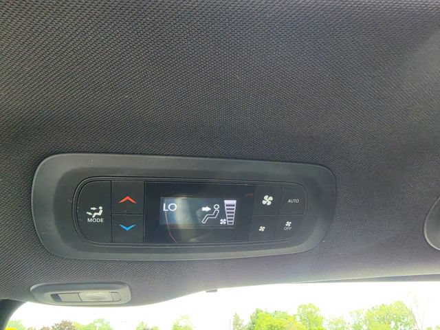 Used 2020 Chrysler Pacifica Limited FWD image 13