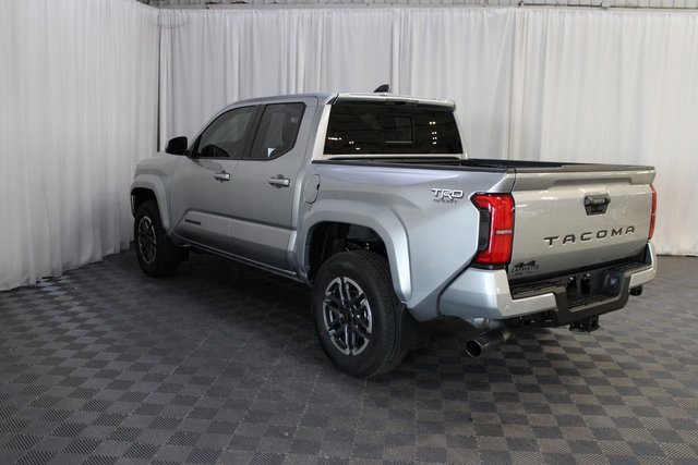 Used 2025 Toyota Tacoma Limited image 4