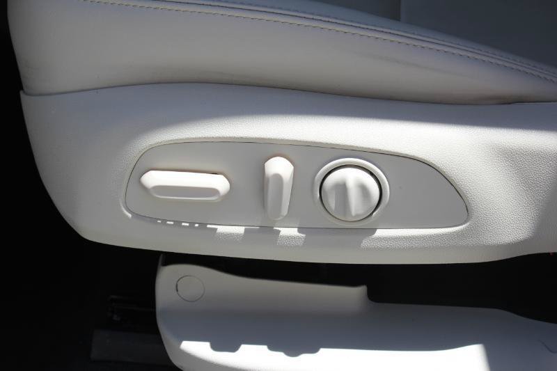 Used 2023 Buick Enclave Essence w/ Sound and Sites Package AWD/4WD image 11