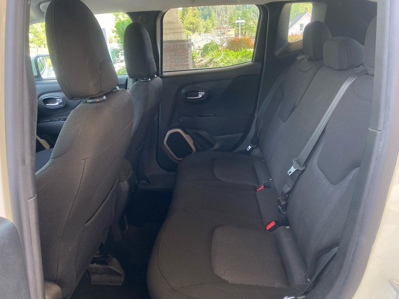 Used 2016 Jeep Renegade Latitude FWD image 21