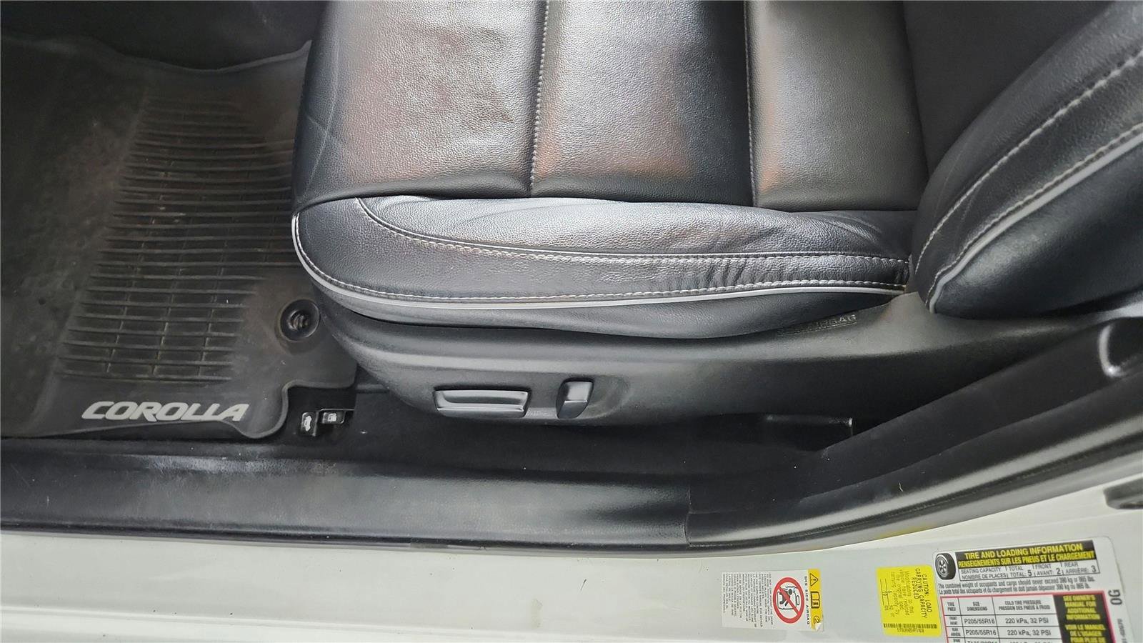 Used 2017 Toyota Corolla XLE FWD image 18