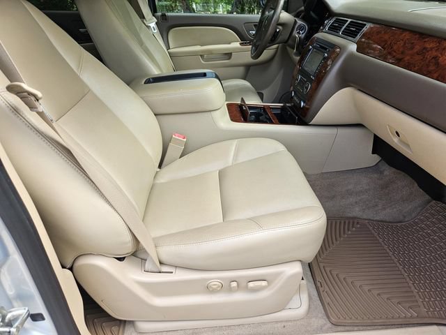 Used 2013 Chevrolet Avalanche LTZ RWD image 10