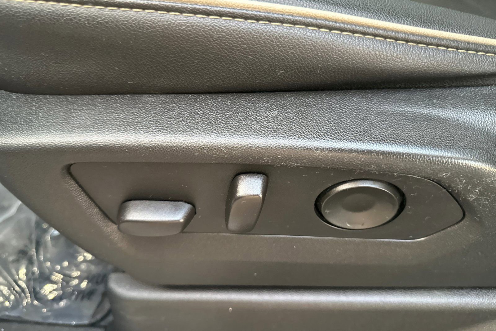 Used 2021 GMC Yukon XL SLT w/ SLT Luxury Package image 12