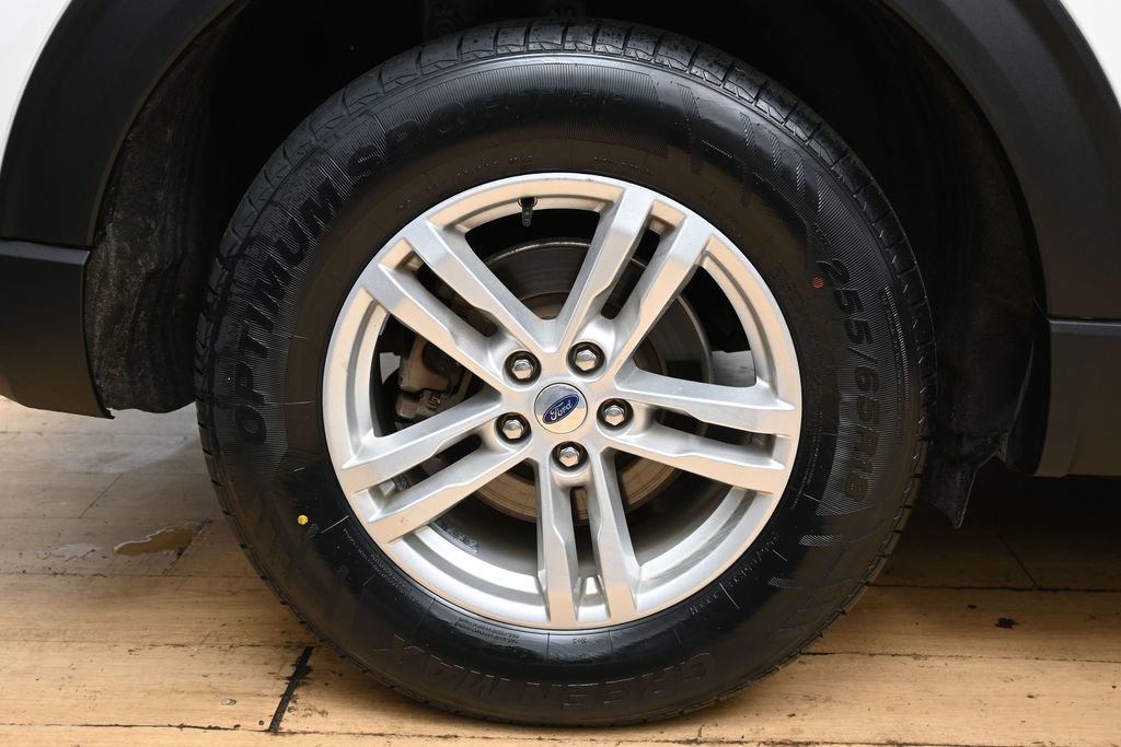 Used 2022 Ford Explorer XLT w/ Equipment Group 202A AWD/4WD image 13